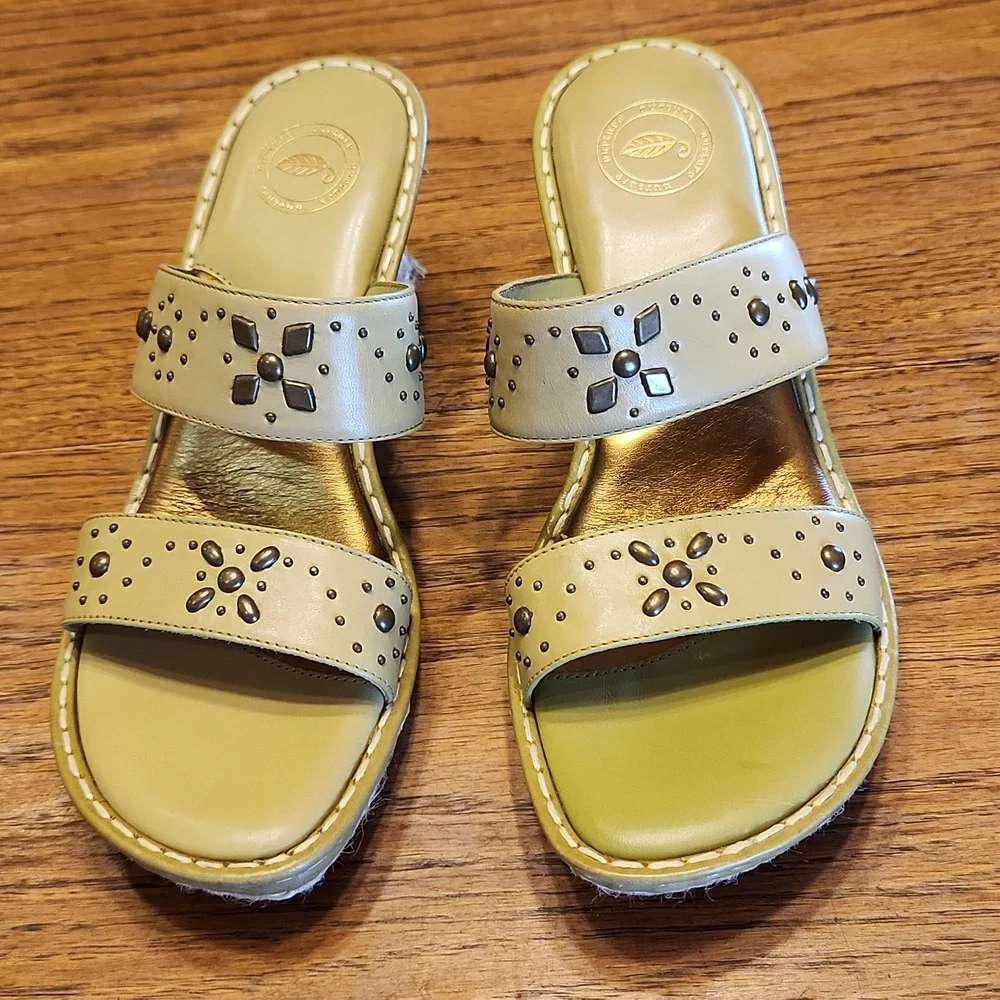 Nuture Wildflower Sage Wedge Green Sandals Size 7.5